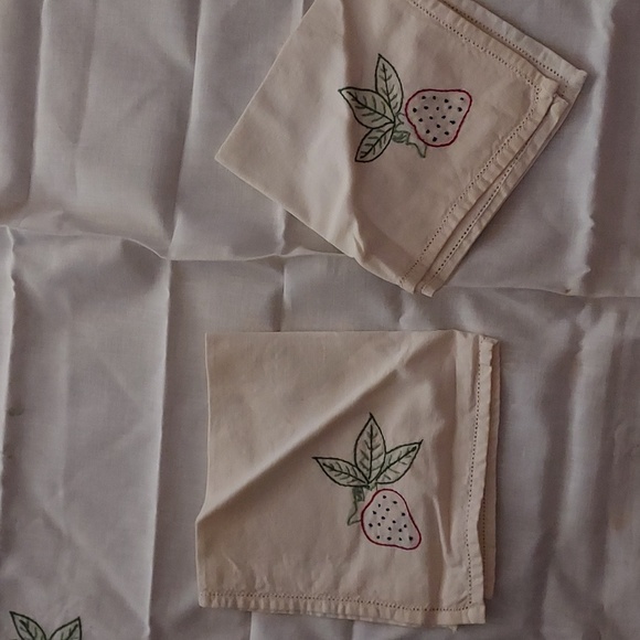 Vintage Handmade Embroidered Strawberry Design Table Cloth With 2 Napkins Set - Picture 3 of 12
